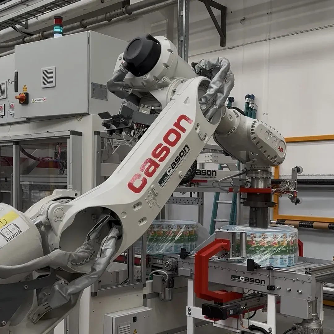 Robot in cella di confezionamento